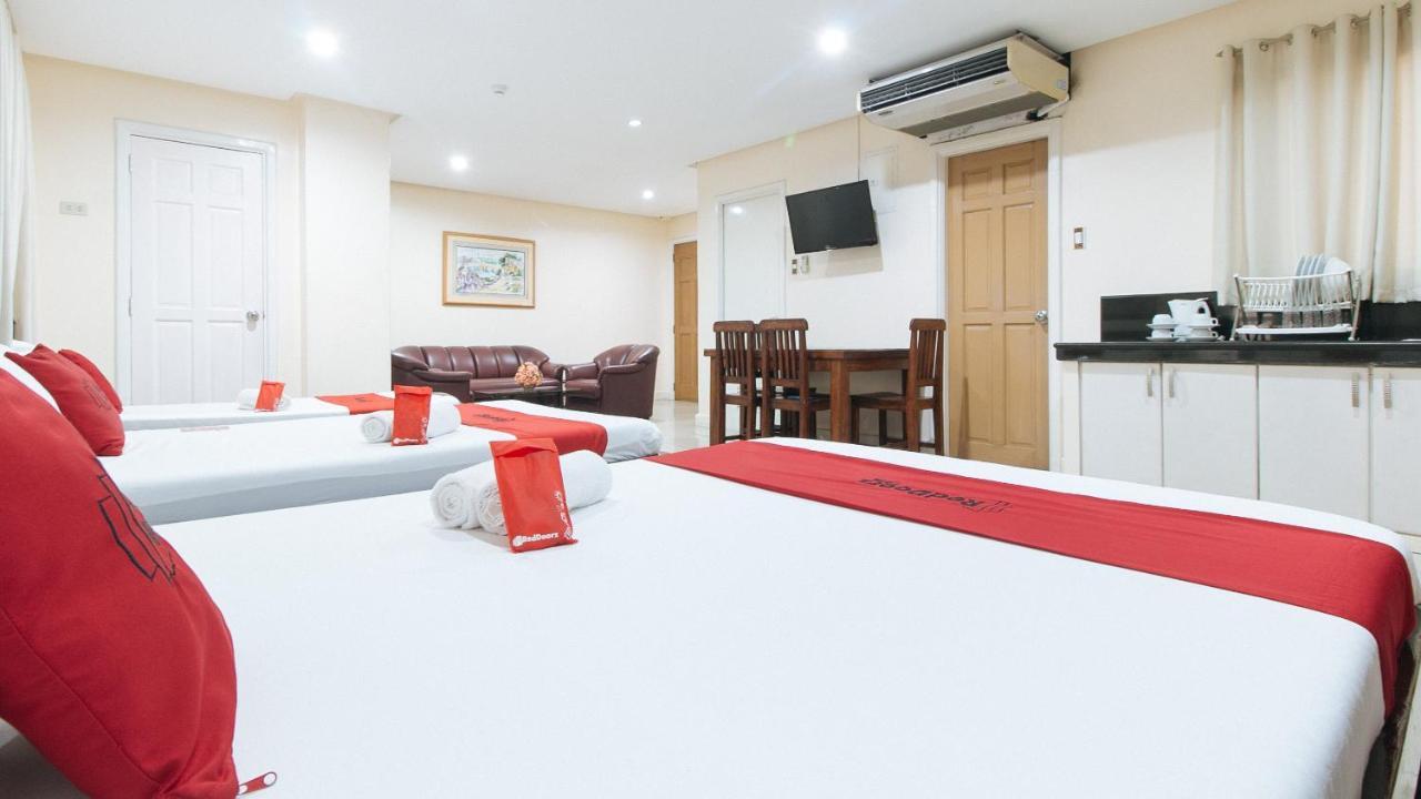 Reddoorz Plus @ Better Living Paranaque Paranaque City Екстер'єр фото